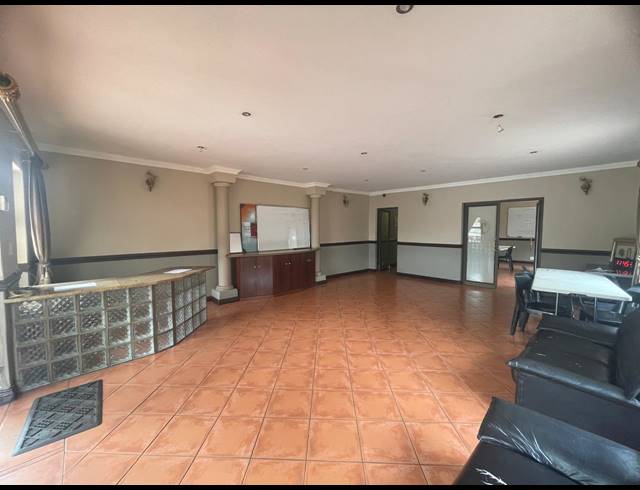 1,487M² BUSINESS CENTRE FOR SALE IN ERASMIA